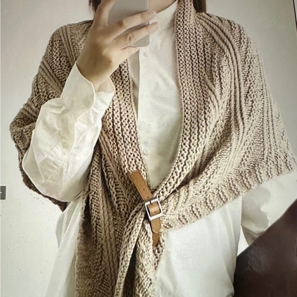 CHERIE Shawl Wrap Cable Knit Light Camel Buckle Versatile NWT 31.5 x 70.8”
